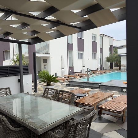 Apartments Laura 1 プリヴラカ エクステリア 写真